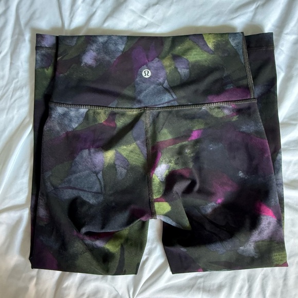 Lululemon Wunder Under Crop Size 4 - Picture 6 of 10